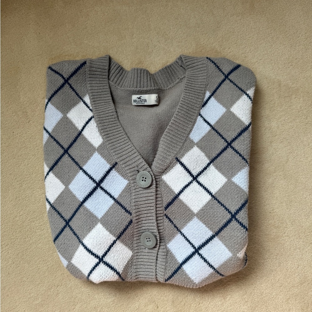 Hollister Diamond Pattern Cardigan in Gray and White